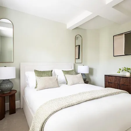 Host & - Caedmons View Apartment